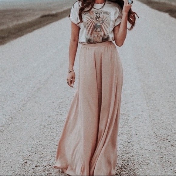 FLASH SALE! Long Tan Pleated High Waist Sightseeing Boho Maxi Skirt - Picture 3 of 5